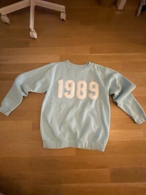 Light Blue '1989' Applique Sweatshirt